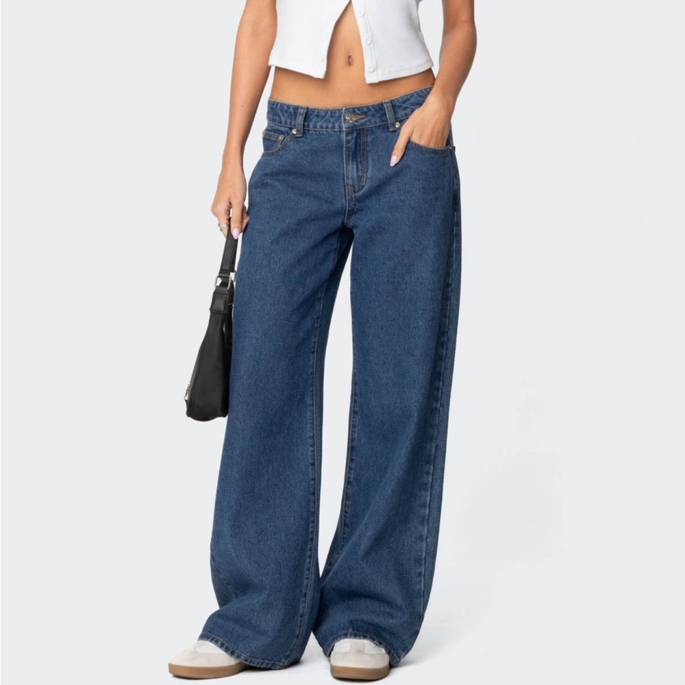 Edikted Raelynn Washed Low Rise Jeans